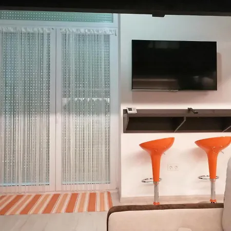 Gallery Studio With Garden Apartment *