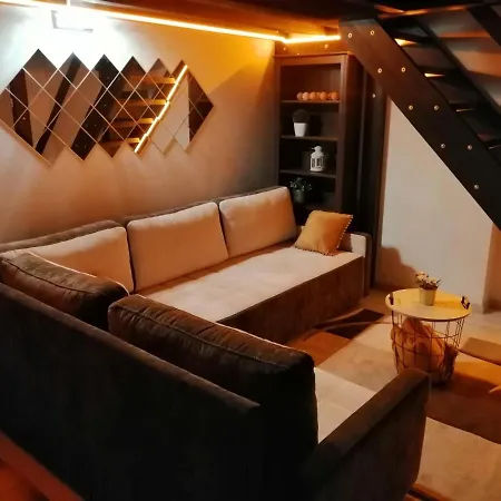 Gallery Studio With Garden Apartment *