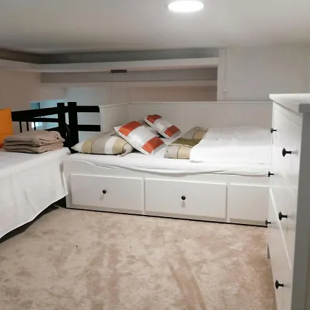 Gallery Studio With Garden Apartment