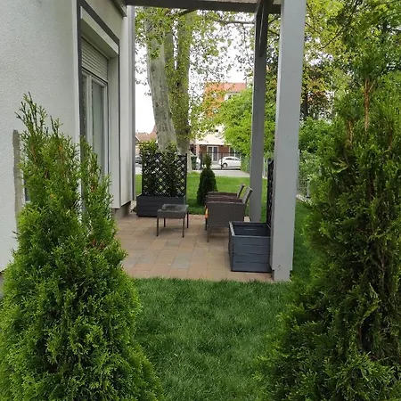 Apartment Gallery Studio With Garden Balatonlelle